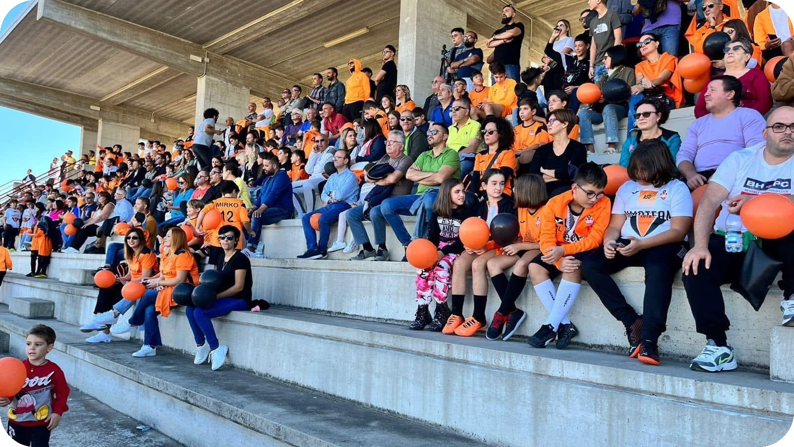 Gruppo Dimateam riunito sul campo